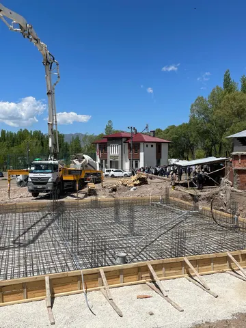 Düzenlenen törenle temel atma merasimi yapıldı.